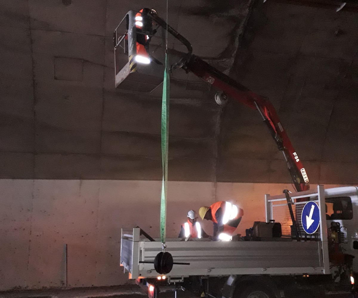 Prova di trazione su tasselli o barre di ancoraggio